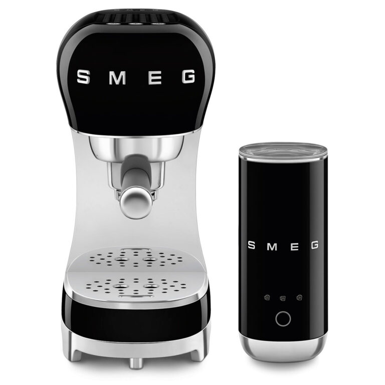 Smeg ECF12BLEU manuel espressomaskine med mælkeskummer, sort